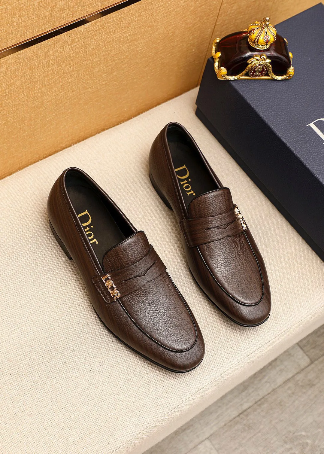 Men's shoes 💰442 💐 Product trademark: Dior "Dior" casual leather shoes Regular size: 38-44 (45🉑️customized) Product materials: Selected first-layer pebbled cowhide leather upper imported from Italy, imported water-dyed 🐂 cowhide lining. Strong three-dimensional visual effect, rubber outsole Color: 1⃣️color optional